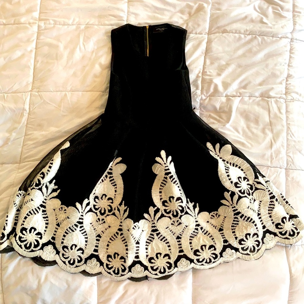 AKIRA Black and White Midi Dress M